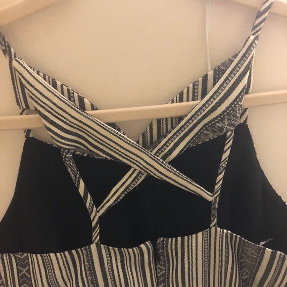 Navy and white cross detail design - Picture 2 of 3